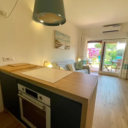 Ampio Monolocale Porto Coda Cavallo Διαμέρισμα *